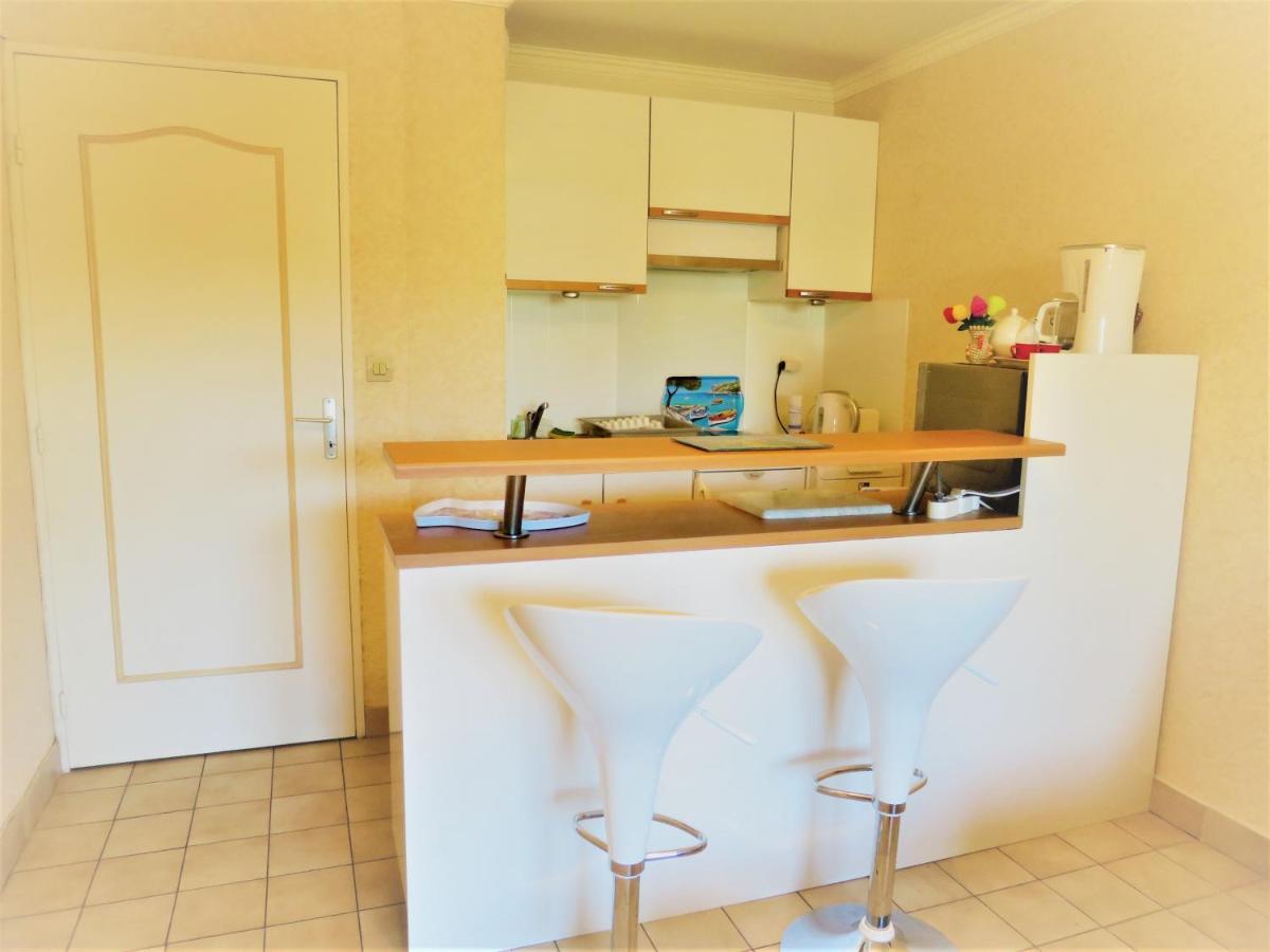 Appartement Port Frejus Avec Loggia Et Acces Plages A Pieds 외부 사진